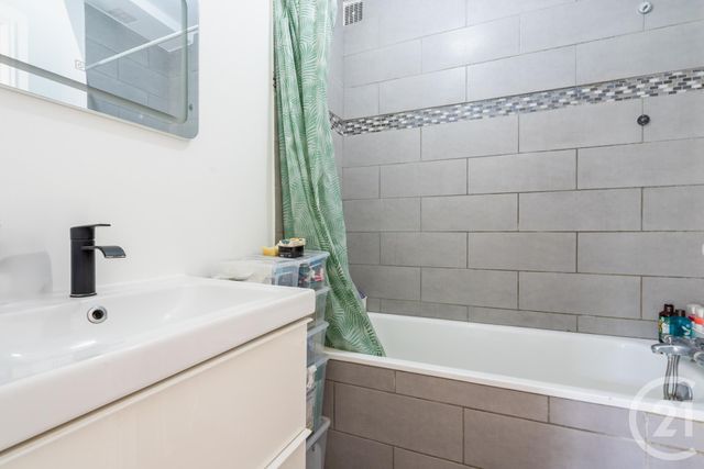 Appartement F3 à vendre - 3 pièces - 54.03 m2 - PARIS - 75020 - ILE-DE-FRANCE - Century 21 Chorus Saint-Antoine