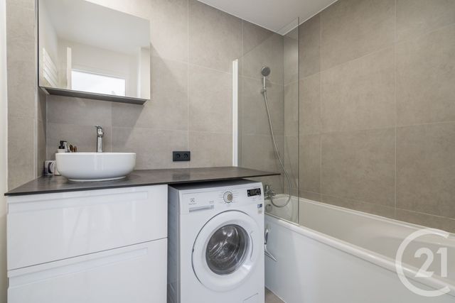 Appartement T2 à vendre - 2 pièces - 52.0 m2 - PARIS - 75011 - ILE-DE-FRANCE - Century 21 Chorus Saint-Antoine